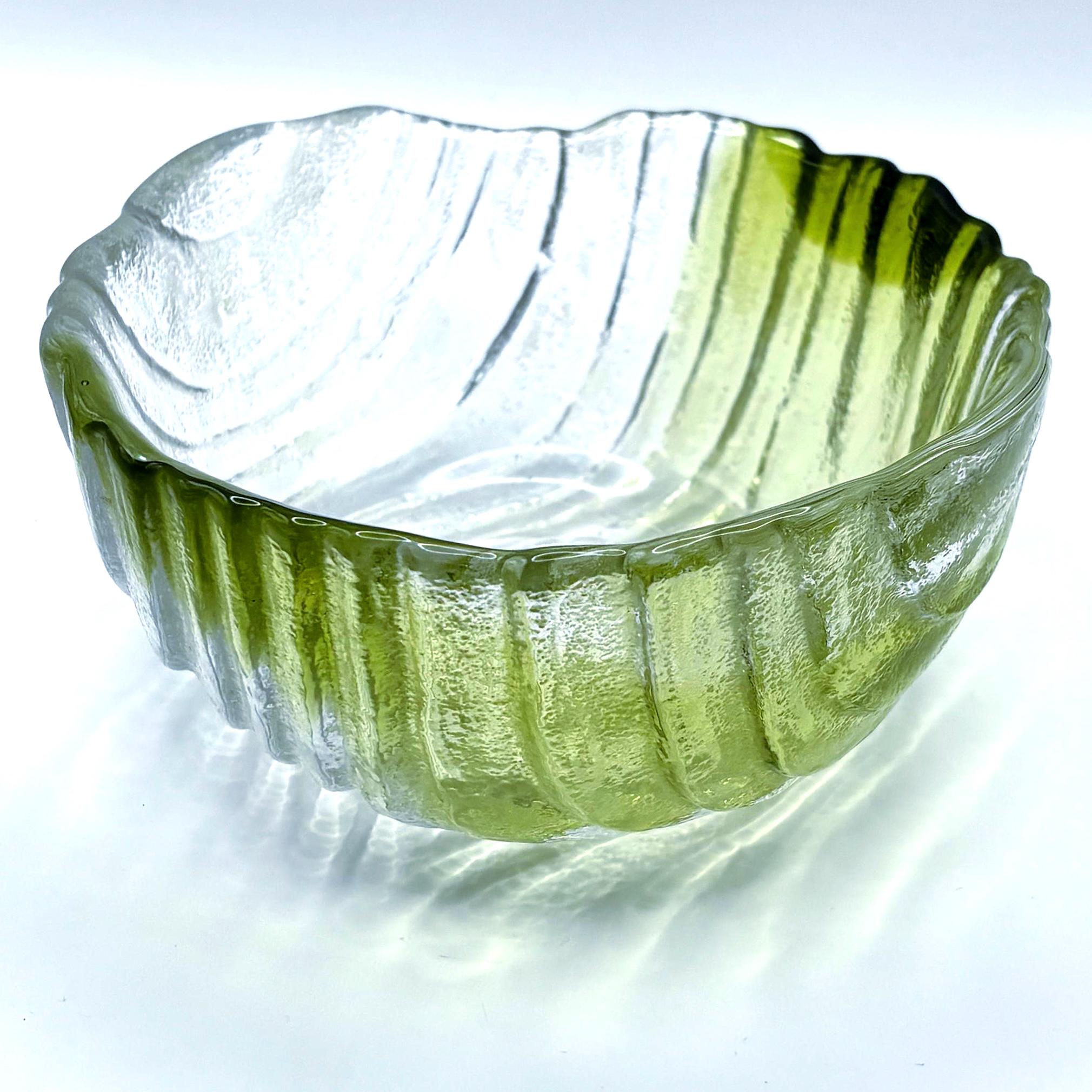 Humppila Art Glass Bowl – Pertti Santalahti Olive Green | Scandinavian Design